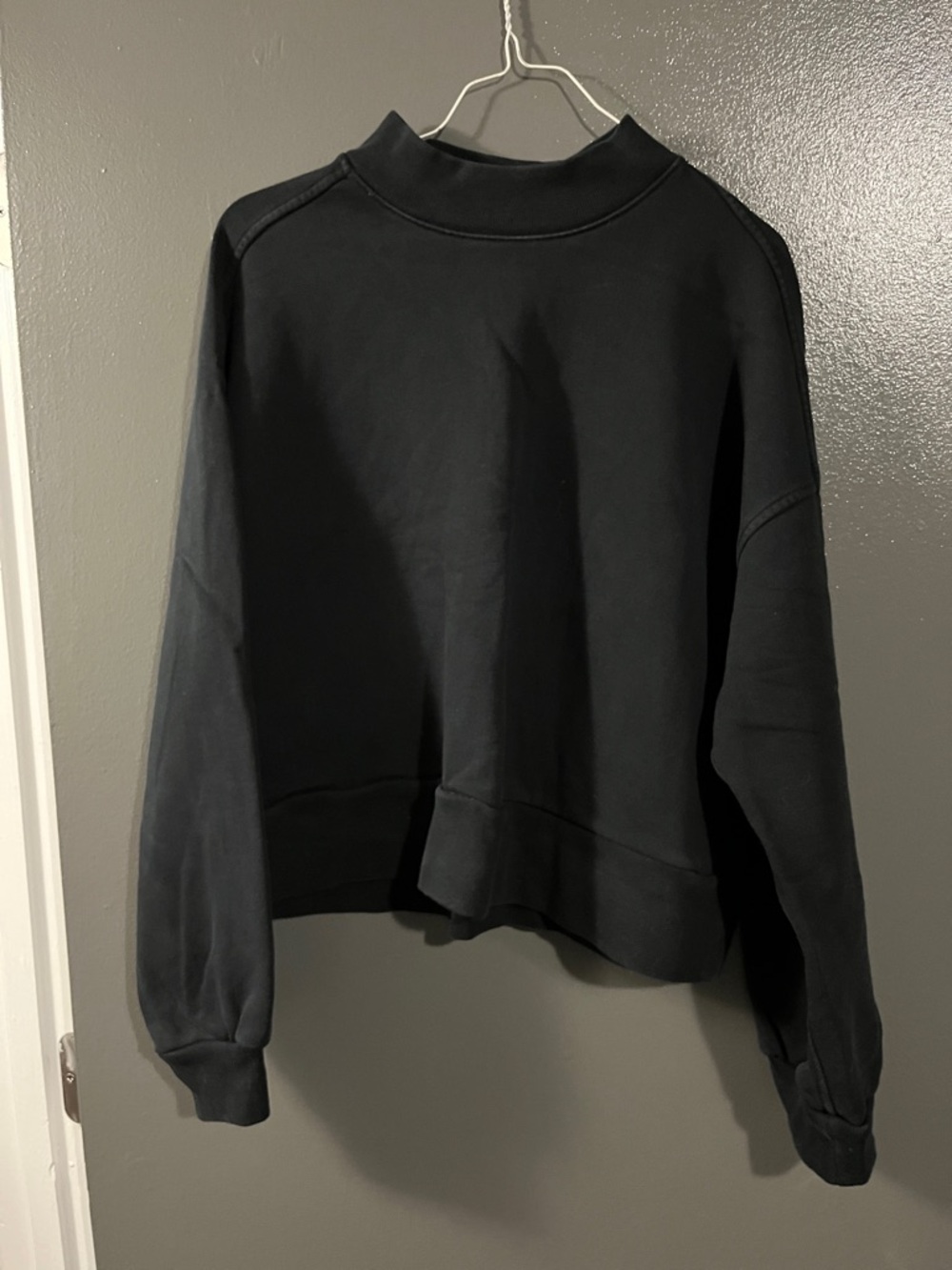 Everlane High Beck Black cropped Sweatshirt